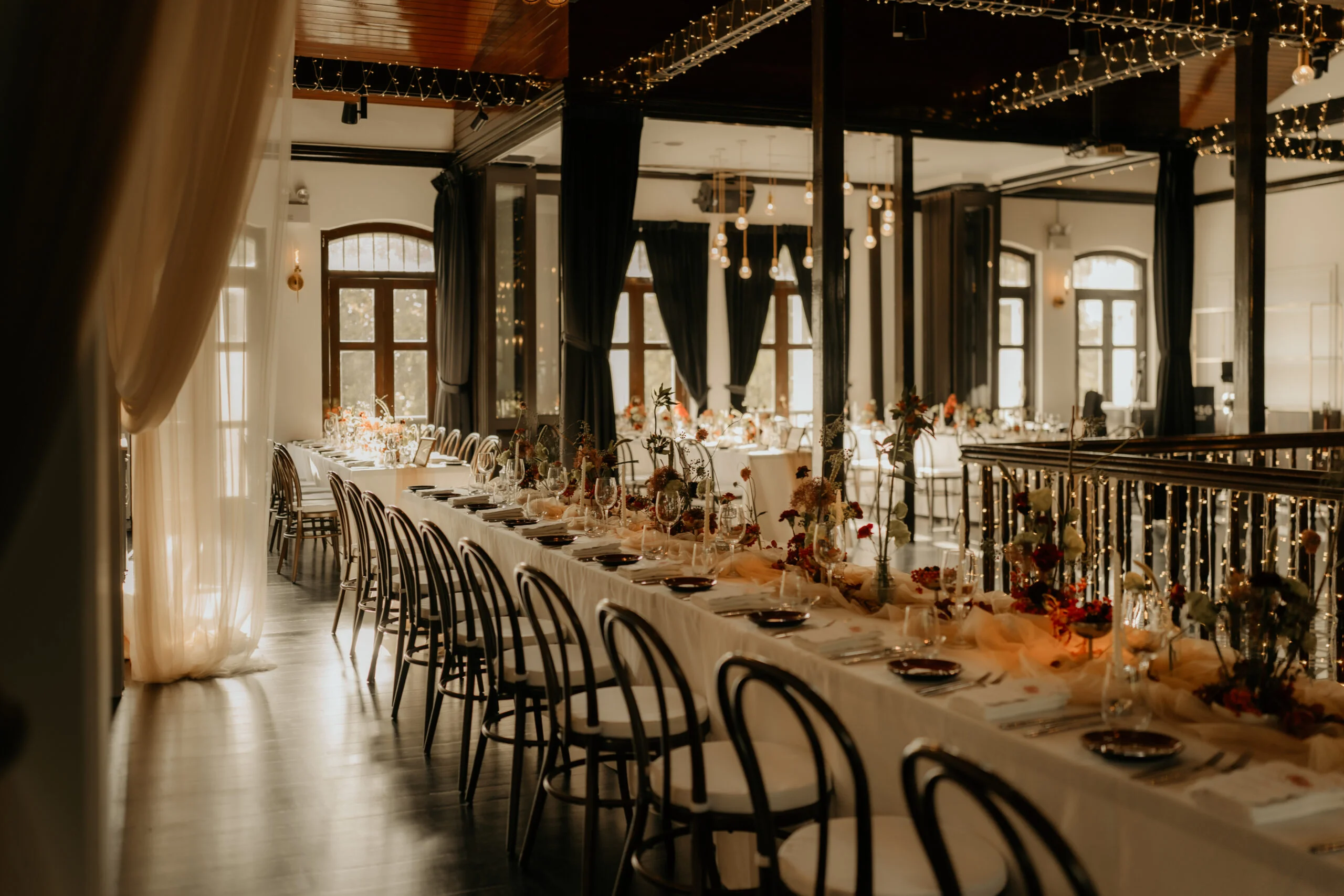 UNA restaurant (Level 2) - Photo 2