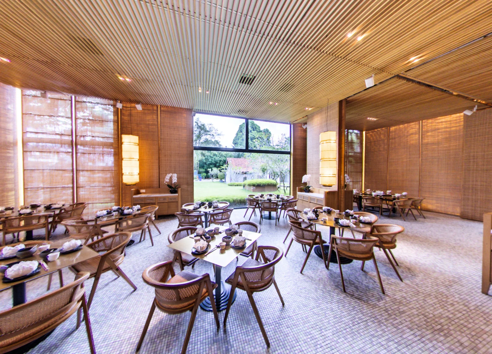 Main Dining Hall + Dining Room - Photo 4