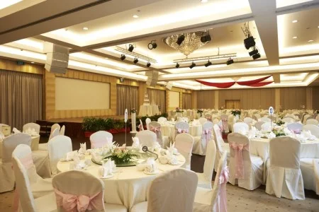 Ballroom - Photo 1