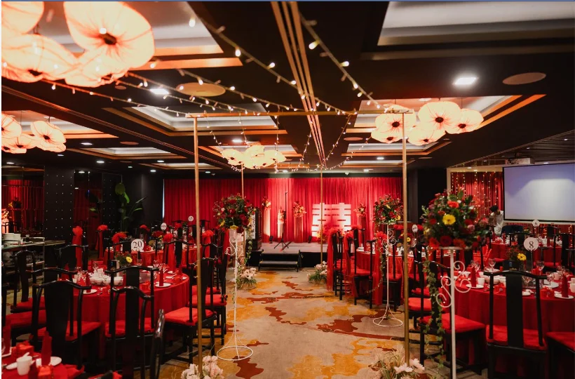 Main Dining Hall - Photo 1