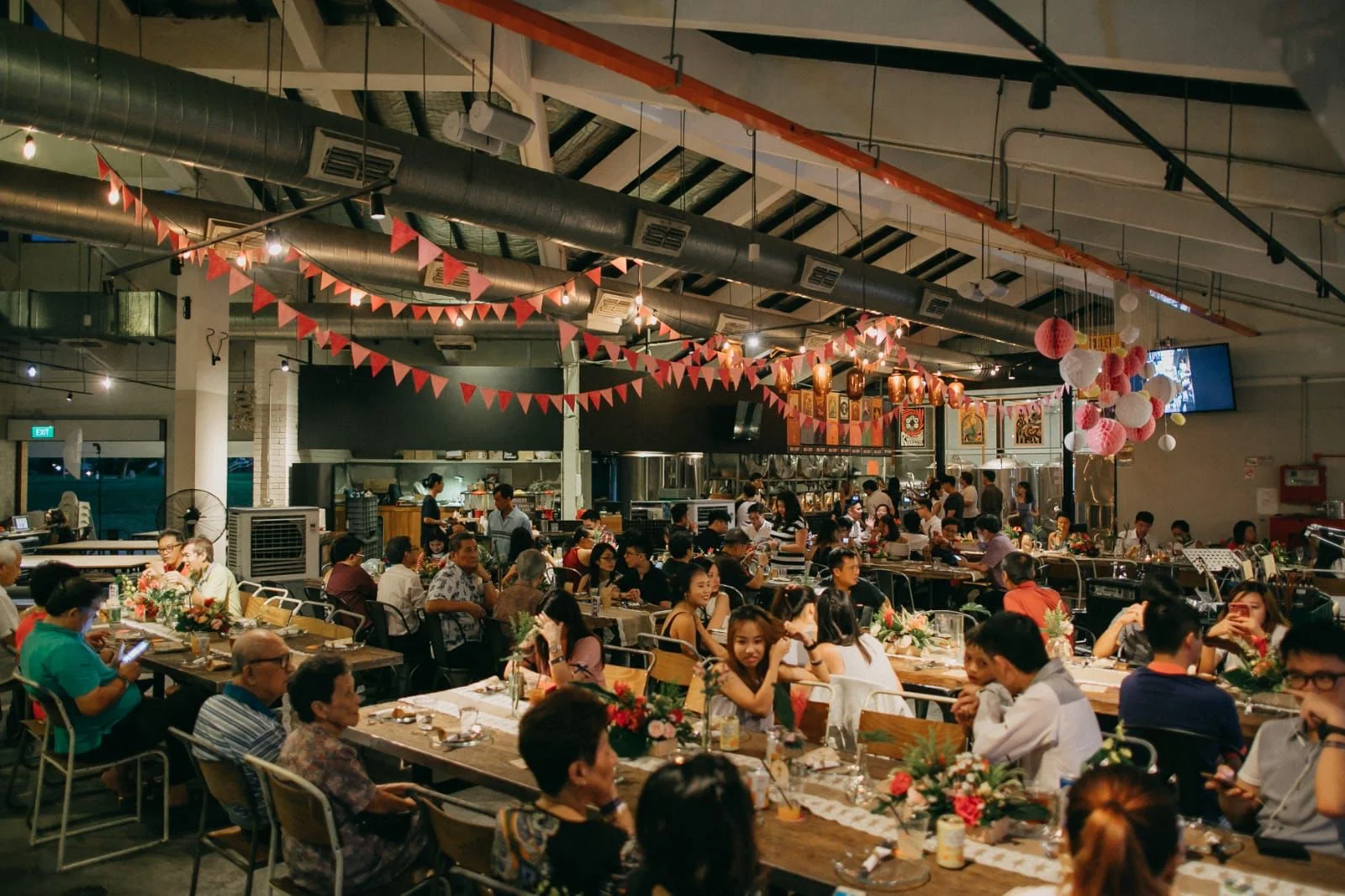 Beer Hall - Indoor - Photo 1
